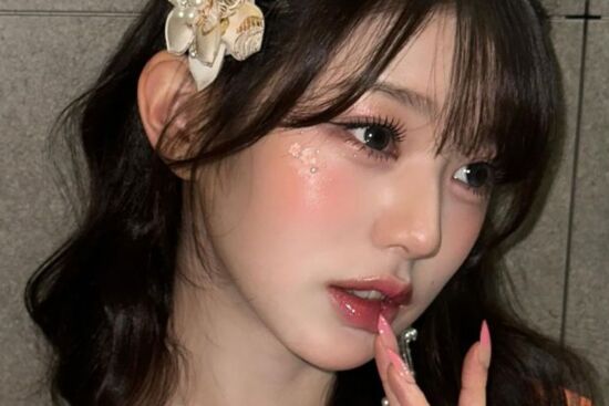 “Biến hóa” cùng các kiểu trang điểm đính đá cho cô nàng cá tính