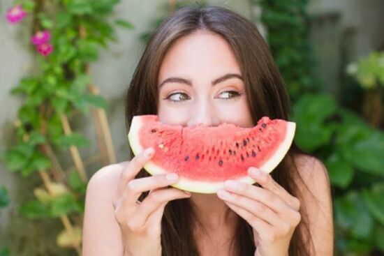 Hạt dưa hấu với loạt tác dụng làm đẹp thần kỳ từ làn da đến mái tóc mà ít ai biết