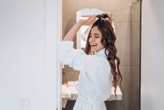 Gội đầu ba lần – Bí quyết giúp tóc chắc khỏe hay chỉ là xu hướng?