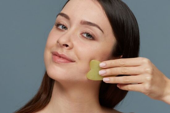 Massage mặt giúp tăng cường sức khỏe cho làn da, giúp làn da sáng mịn