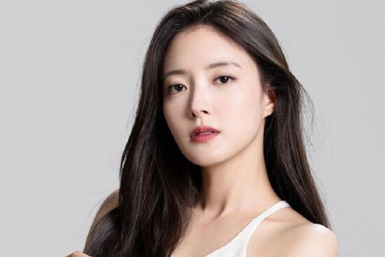 Mỹ nhân Cổ tay áo màu đỏ bật mí bí quyết để có nhan sắc xinh tươi làn da mịn mượt