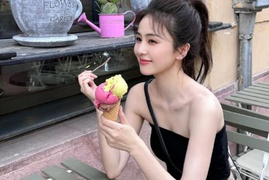 Mỹ nhân Bạch Nguyệt Phạn Tinh bật mí bí quyết giữ gìn sắc vóc duy trì phong độ đỉnh cao nhan sắc