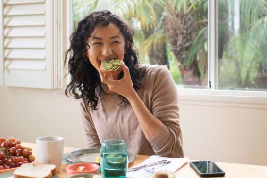 6 thói quen ăn sáng vừa giảm mỡ bụng vừa giúp bạn trẻ lâu, chống lão hóa hiệu quả