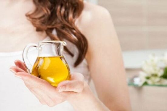 Công thức dầu ô liu & trứng cứu cánh mái tóc khô gãy, hư tổn quanh năm