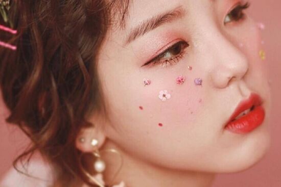 3 kiểu trang điểm nhũ tuyến làm bừng sáng cả gương mặt