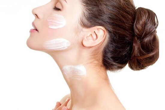 Đừng để vùng cổ trở thành dấu hiệu tố cáo tuổi tác chỉ vì bạn lơ là trong việc chống nắng!