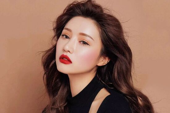 Mẹo giữ lớp son bền màu suốt cả ngày mà vẫn giữ được đôi môi mềm mại, căng mọng