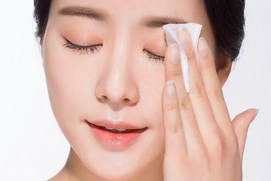 Tại sao sữa rửa mặt lại không thể thay thế dung dịch tẩy trang?