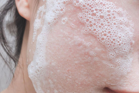 4 lỗi rửa mặt trong mùa đông khiến da xấu đủ đường