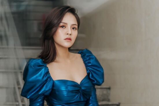 Bóc mác trang phục bầu của diễn viên Thu Quỳnh trong phim "Hương vị tình thân"