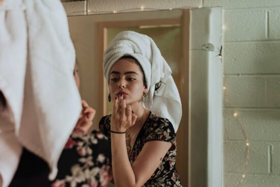 Dùng mỹ phẩm chăm sóc da với liều lượng bao nhiêu là đủ?