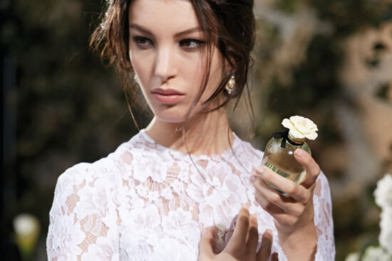 Tìm hiểu về độ bám và tỏa hương của nước hoa