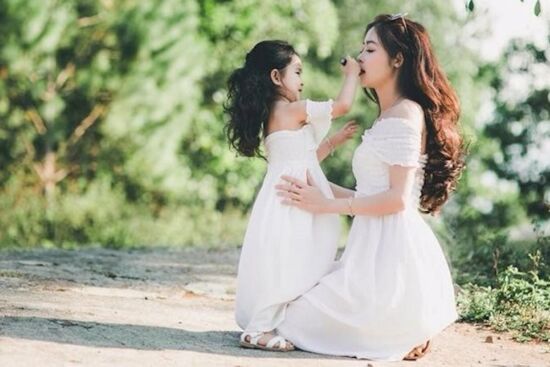 Nếu có con gái, đừng dạy con phải chịu đựng, hãy dạy con sống là chính mình